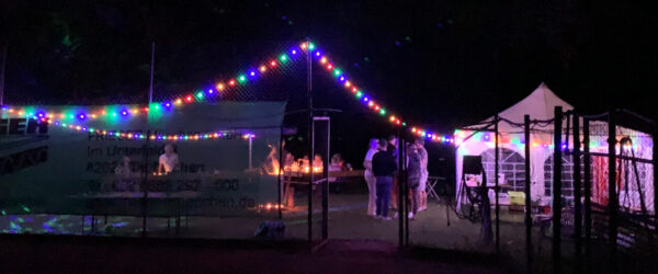 Chilliges Sonnwendfeuer mit Hendl vom Grill